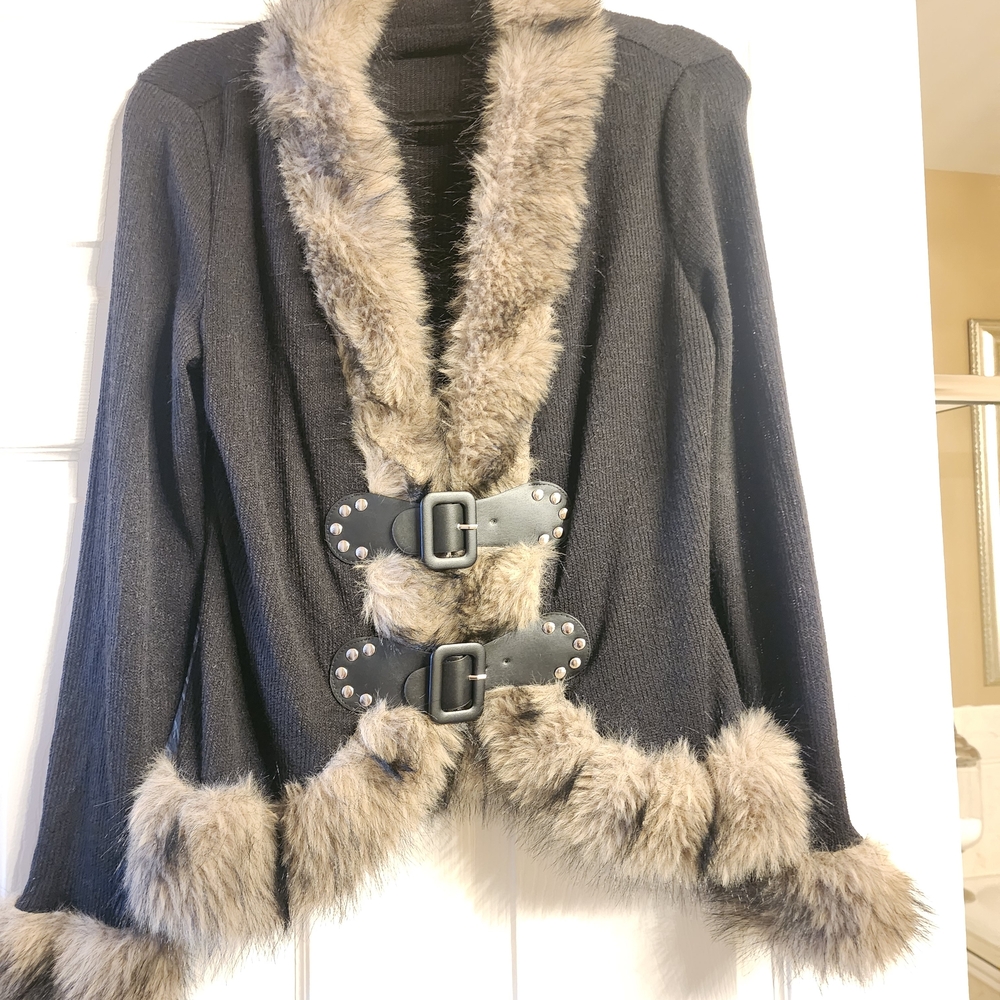 SHEIN Black Sweater with Faux Fur Trim